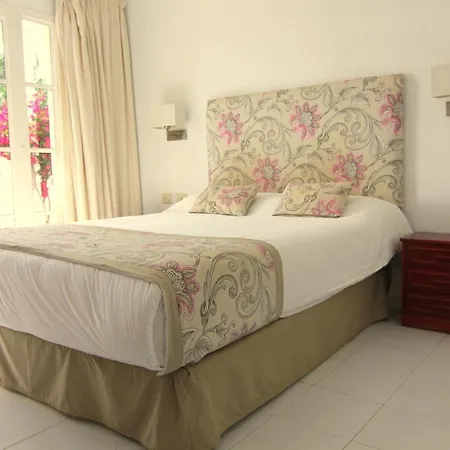 Estrella Villa Tias