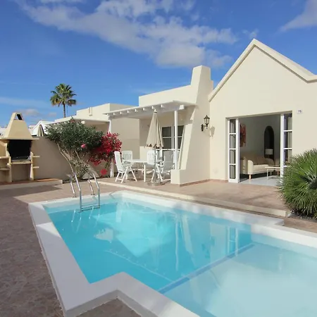 Estrella Villa Tias